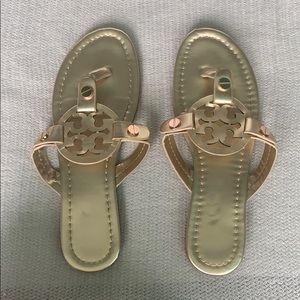KNOCKOFF TORY BURCH SANDALS | GOLD | WOMANS SIZE 9